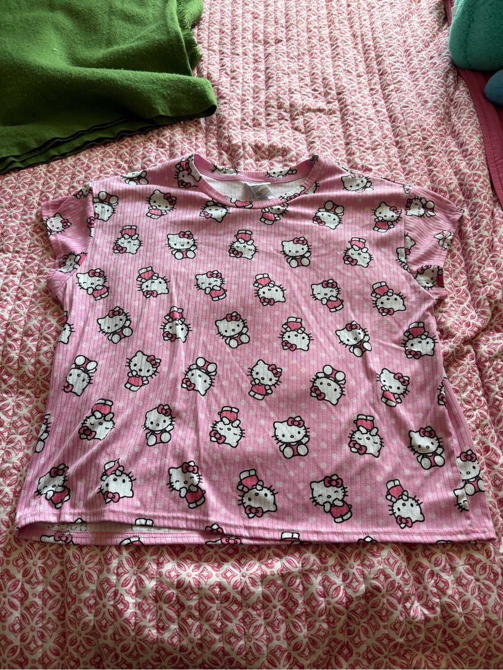 Sanrio Hello Kitty Pink Ribbed All Over Large Shirt